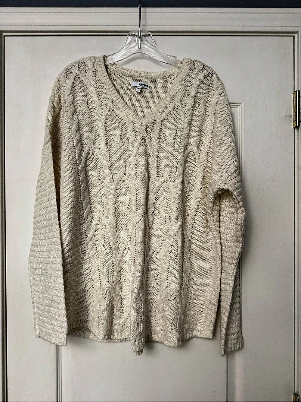 Sonoma Cable Knit V-Neck Sweater in Cream Large Like New